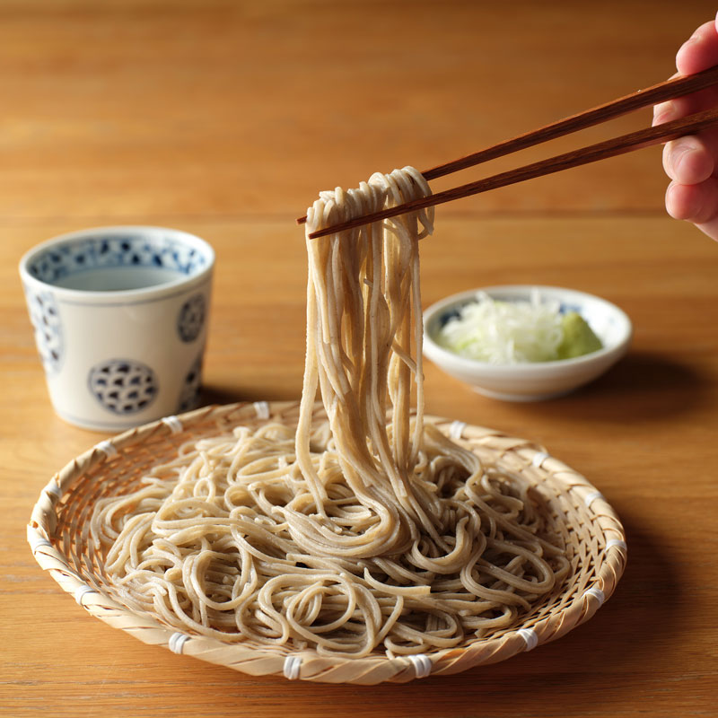 日本そば 澄十朗のKUOHKA店舗ページに掲載された料理写真：ざるに盛られたそば